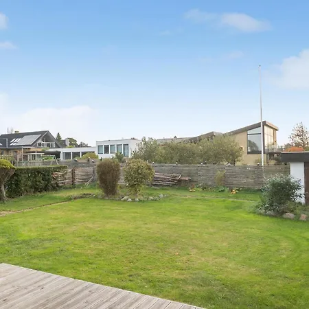 4 Bedroom Beautiful In Prázdninový dům Korsør